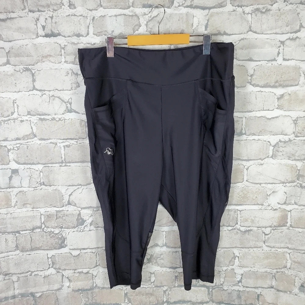 Plus Size Athleisure Capris Spunky Black XXL Mesh Accent Mona Lion Gym  Yoga
